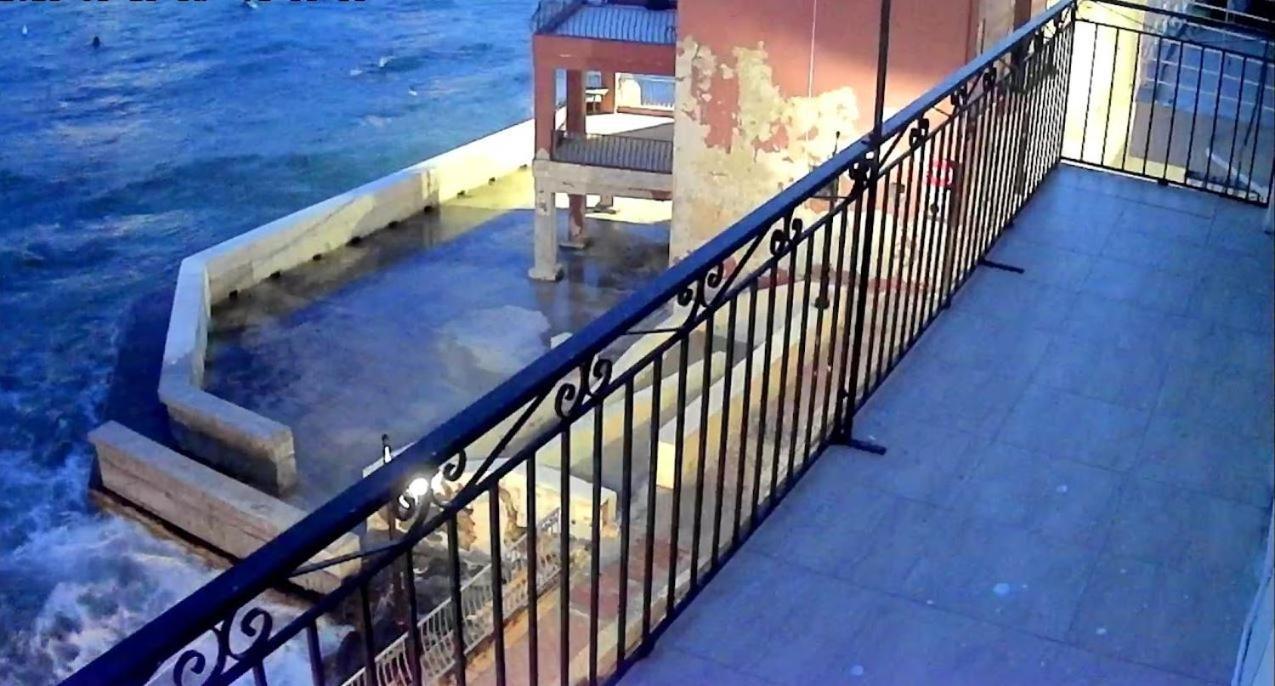 Sea View 2 Bedroom Apartment Marsaskala Bagian luar foto
