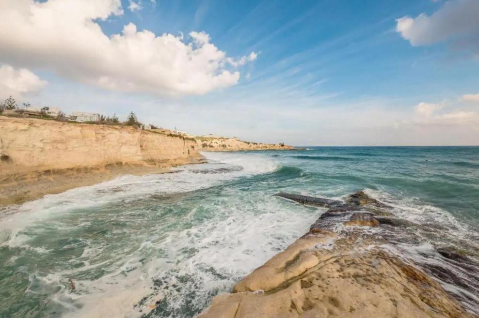 Sea View 2 Bedroom Apartment Marsaskala Bagian luar foto