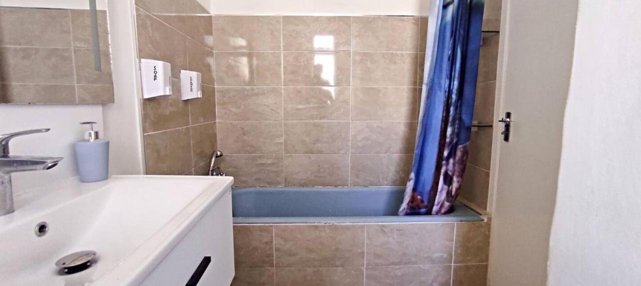 Sea View 2 Bedroom Apartment Marsaskala Bagian luar foto