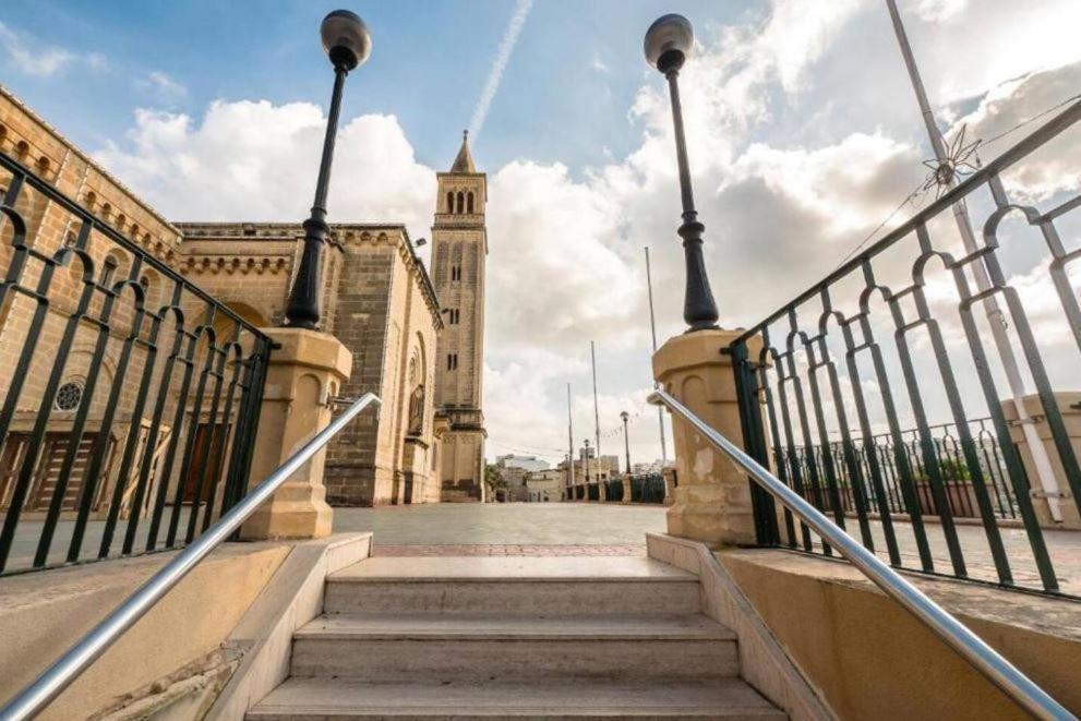 Sea View 2 Bedroom Apartment Marsaskala Bagian luar foto