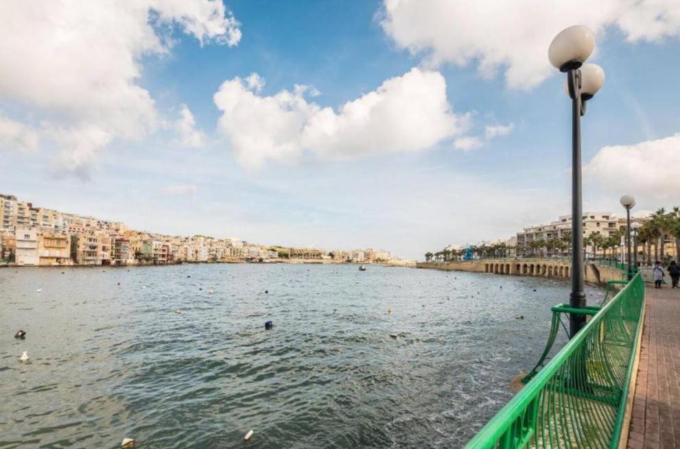Sea View 2 Bedroom Apartment Marsaskala Bagian luar foto